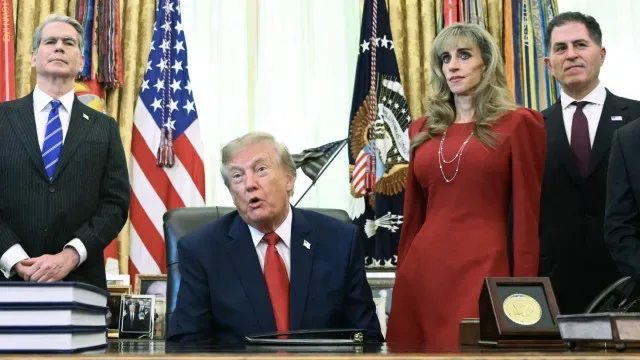 Quem é Susan Dell, mulher que chamou atenção ao lado de Trump?