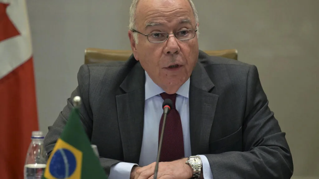 Milei reforça ataques a Lula enquanto chanceler brasileiro pede o cessar imediato das agressões