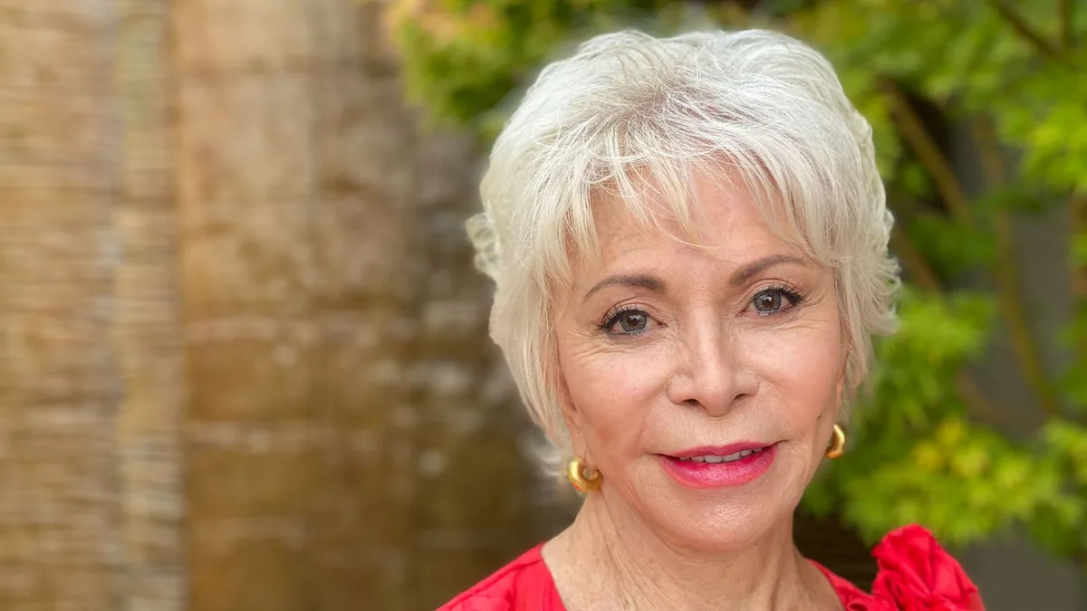 Isabel Allende, ganadora del Planeta 2026: abandonó el periodismo tras entrevistar a Pablo Neruda y comienza sus novelas cada 8 de enero