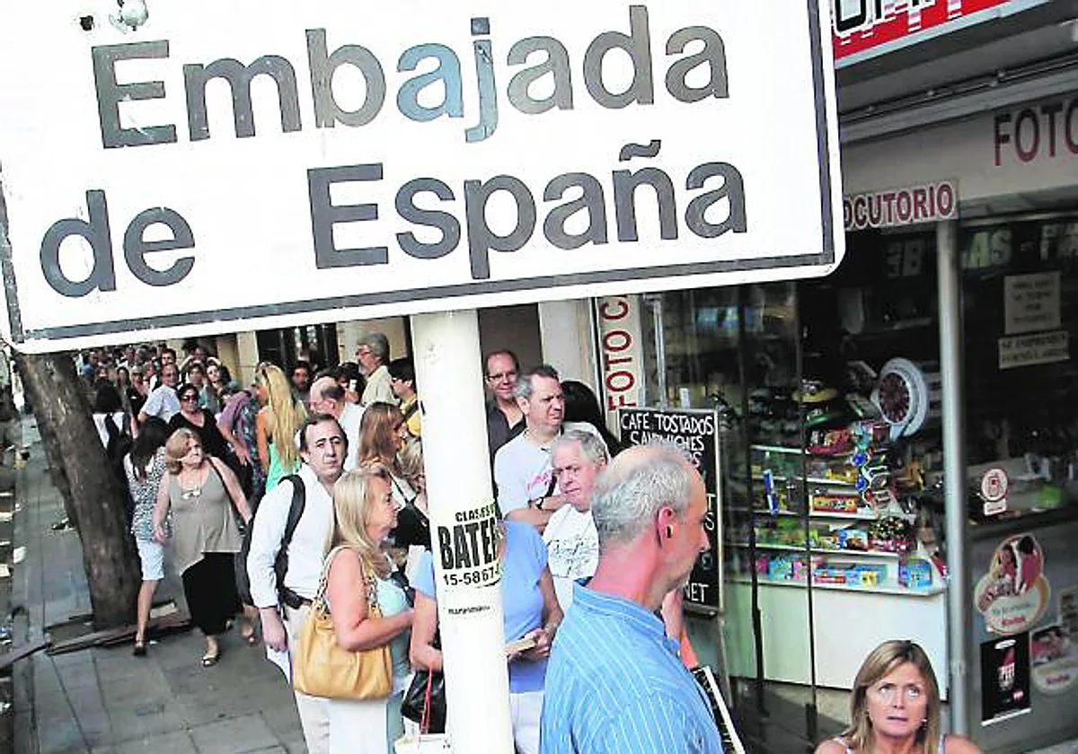Vox pide al Supremo que cite a los responsables de consulados bajo sospecha por las inscripciones de la ley de nietos