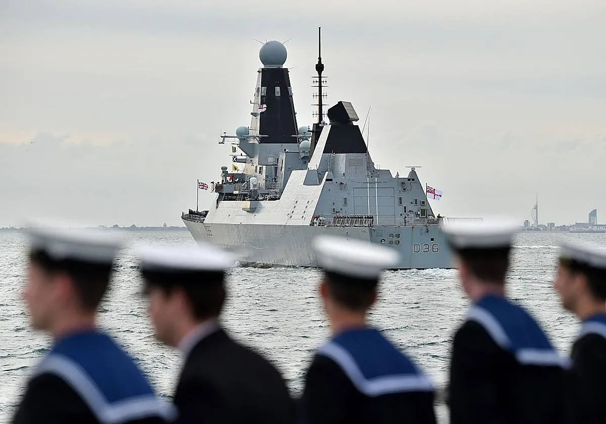 Acusan de espionaje a un miembro en activo de la Marina Real británica