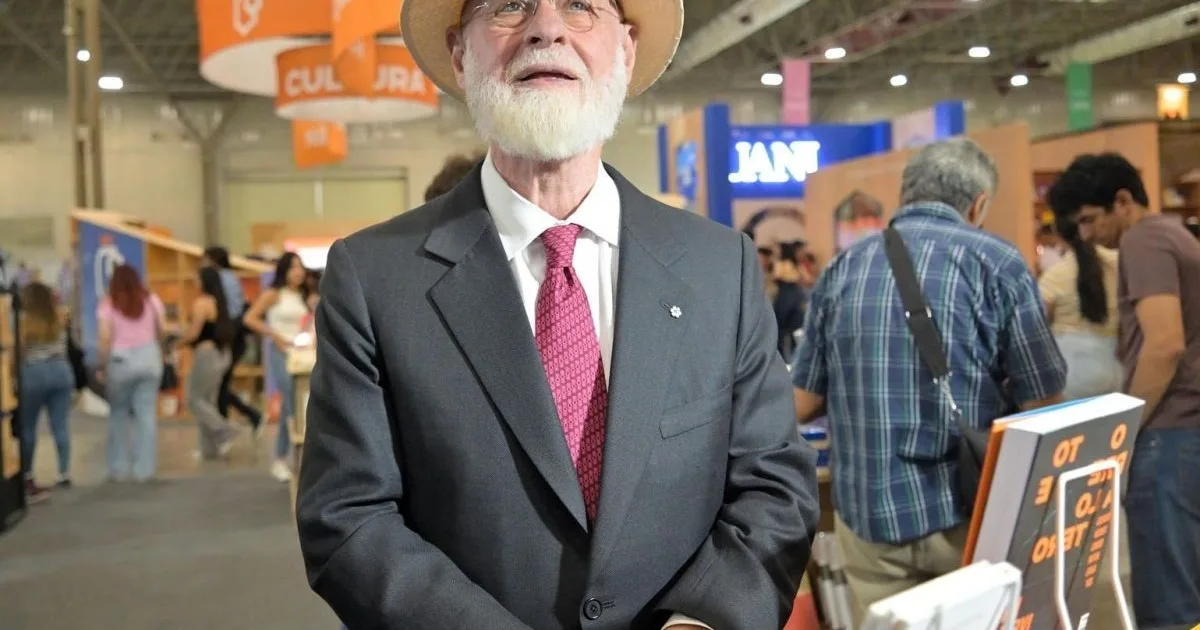 Alberto Manguel: “Si el libro ha muerto, me alegra ver tanta gente en su funeral”