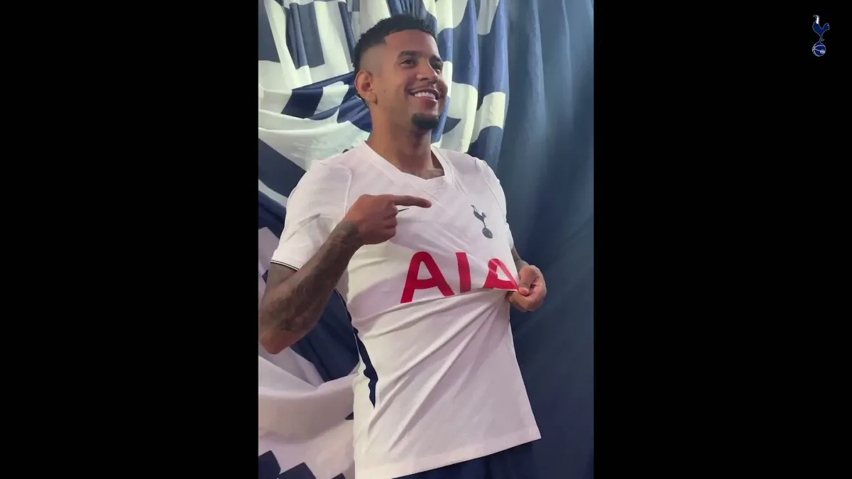 Primeiro dia de Savinho no Tottenham; confira