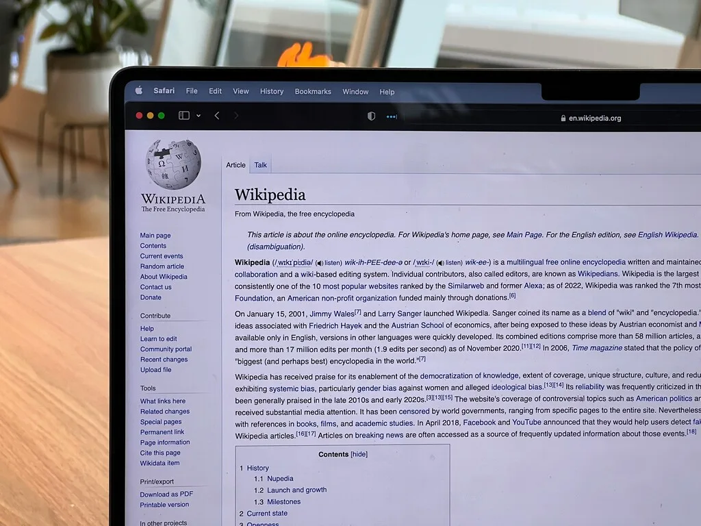 La web abierta se diseñó para humanos. Unos agentes de IA acaban de demostrarle a Wikipedia que ese pacto se ha roto