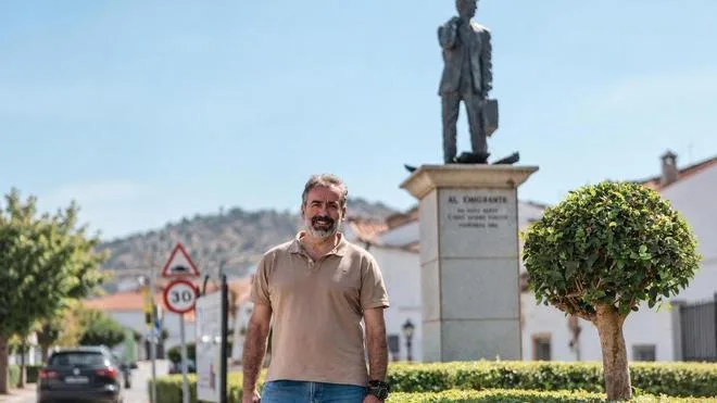 La estatua de La Zarza que une Extremadura y Catalunya: "Quise representar ese último adiós"