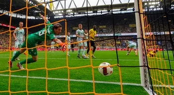 Friburgo e Borussia Dortmund vencem e lideram na Liga alemã