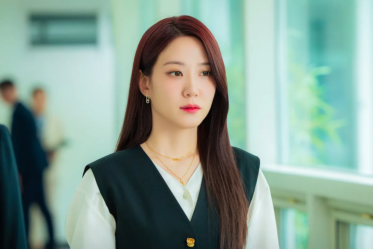 Park Eun Bin Is Ready To Bare Her Fangs In “Spooky In Love”