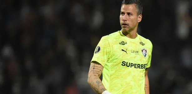 Fluminense vence com Fábio heróico e recordista