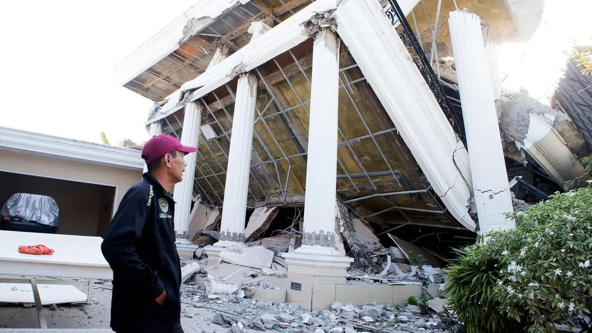 Search for Indonesia earthquake victims continues