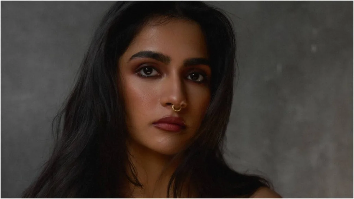 Rukmini slammed for intimate bed scene in Yash's Toxic
