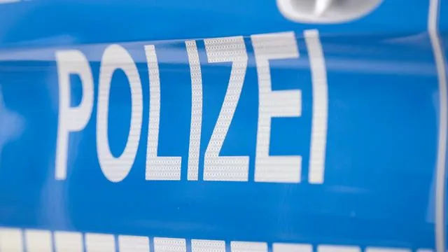 68-Jähriger von Auto erfasst: Radfahrer stirbt nach Unfall – Polizei bittet um Hinweise