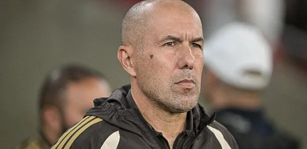 Leonardo Jardim, sobre gramado: 'Prefiro falar de jogo, não de agronomia'