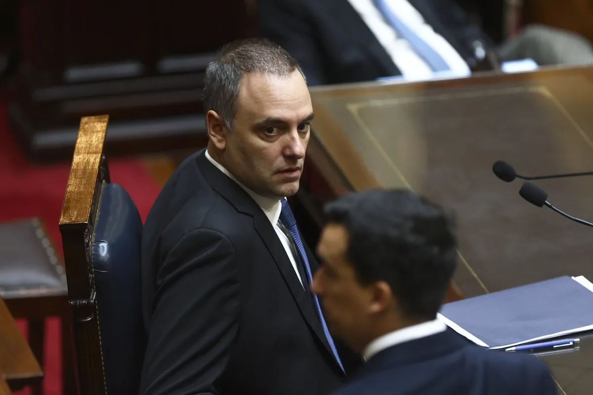 Un exjefe de Gabinete de Milei atribuye su repentina fortuna a operaciones con criptomonedas por 600.000 dólares