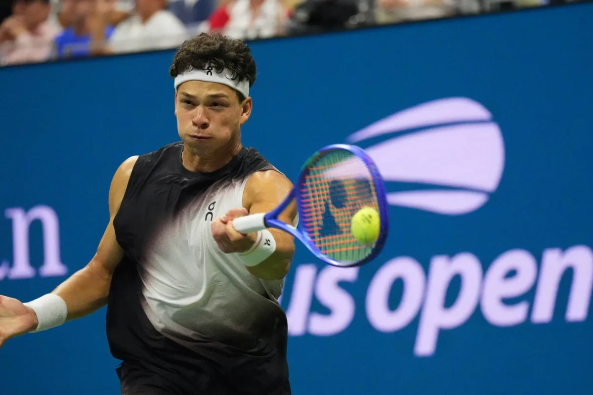 Ben Shelton beats Stefanos Tsitsipas to set up U.S. Open showdown with Carlos Alcaraz