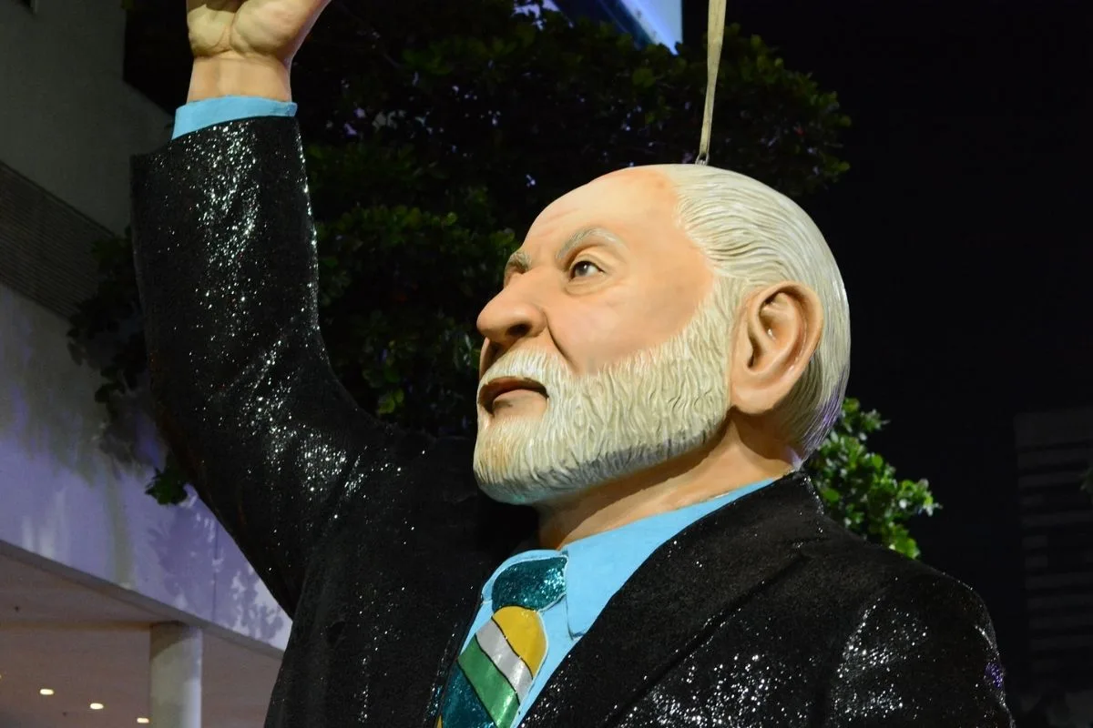 TSE admite ação contra Lula por suposto abuso em desfile de Carnaval
