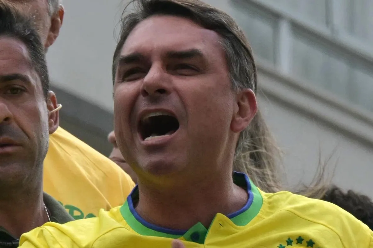 Flávio Bolsonaro é filiado ao Missão, do MBL, e tem problemas para registrar candidatura