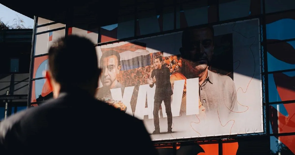 Xavi inició su aventura en Países Bajos y fue recibido por un histórico