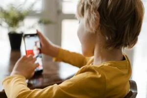 Apple não pode cadastrar novos apps de cassino que não verifiquem idade