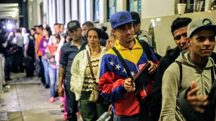Gobierno de Perú comienza a verificar estatus de venezolanos
