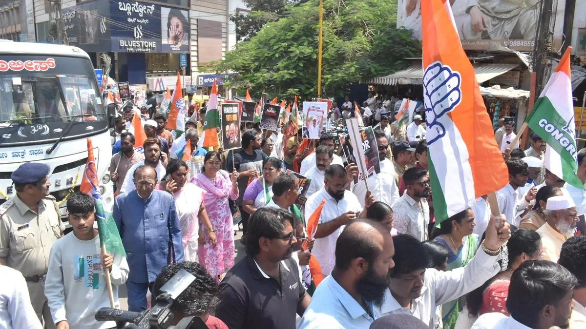 Congress stages protest in Hubballi seeking resignation of Chief Election Commissioner