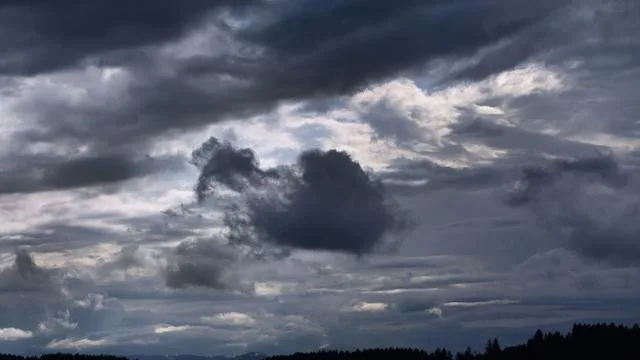 Wetter: Kräftige Gewitter und Sturmböen zum Wochenstart erwartet
