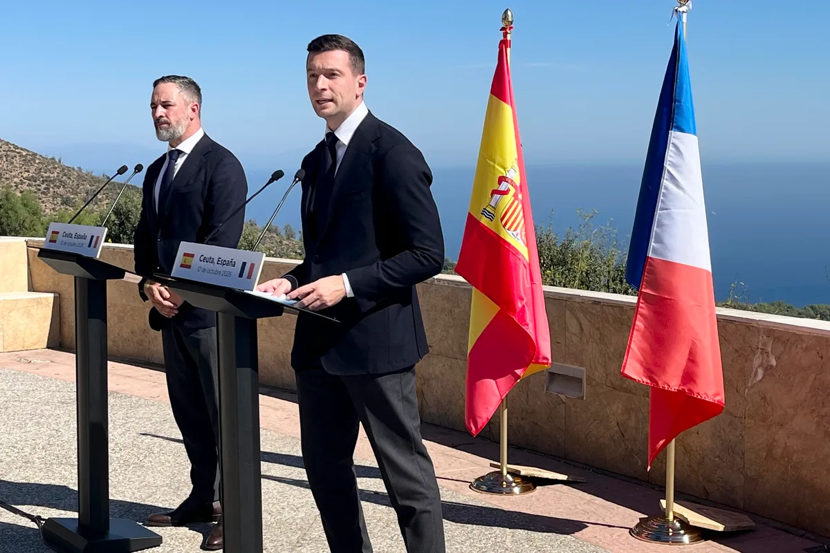 Abascal arremete desde Ceuta contra el "Gobierno de traidores" y exige la "militarización" de la frontera