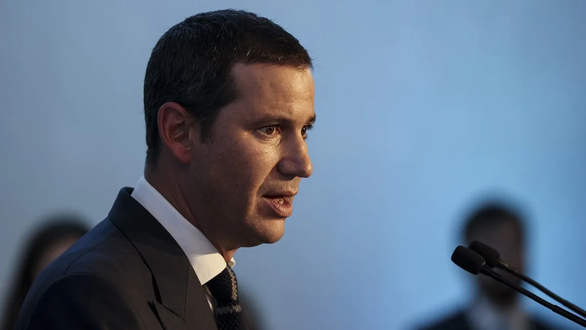 Galamba ataca PS por querer agravar imposto sobre renováveis