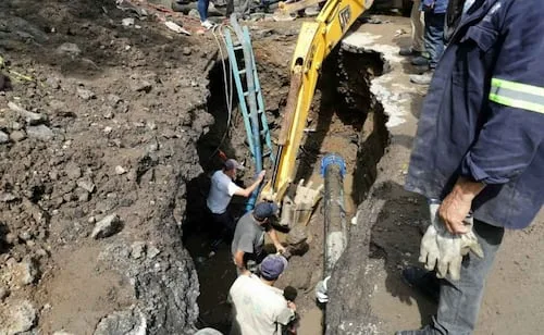 Alcaldía Benito Juárez y Segiagua atienden socavón y fuga de agua en la colonia Ermita; hay una fractura en la red de drenaje