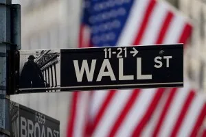 Bolsas de NY fecham em queda com escalada do conflito EUA-Irã, mas avançam em agosto