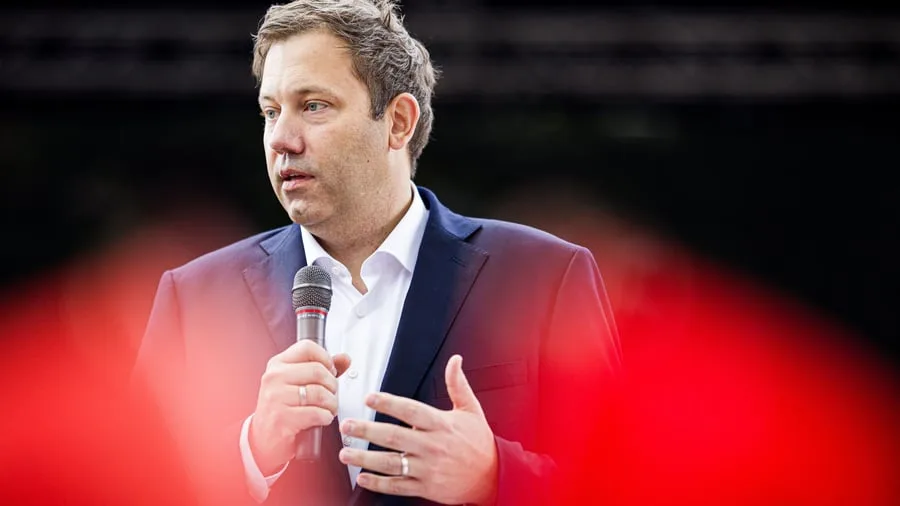 Spritpreise: Lars Klingbeil verspricht „klares, schnelles Signal an den Zapfsäulen“
