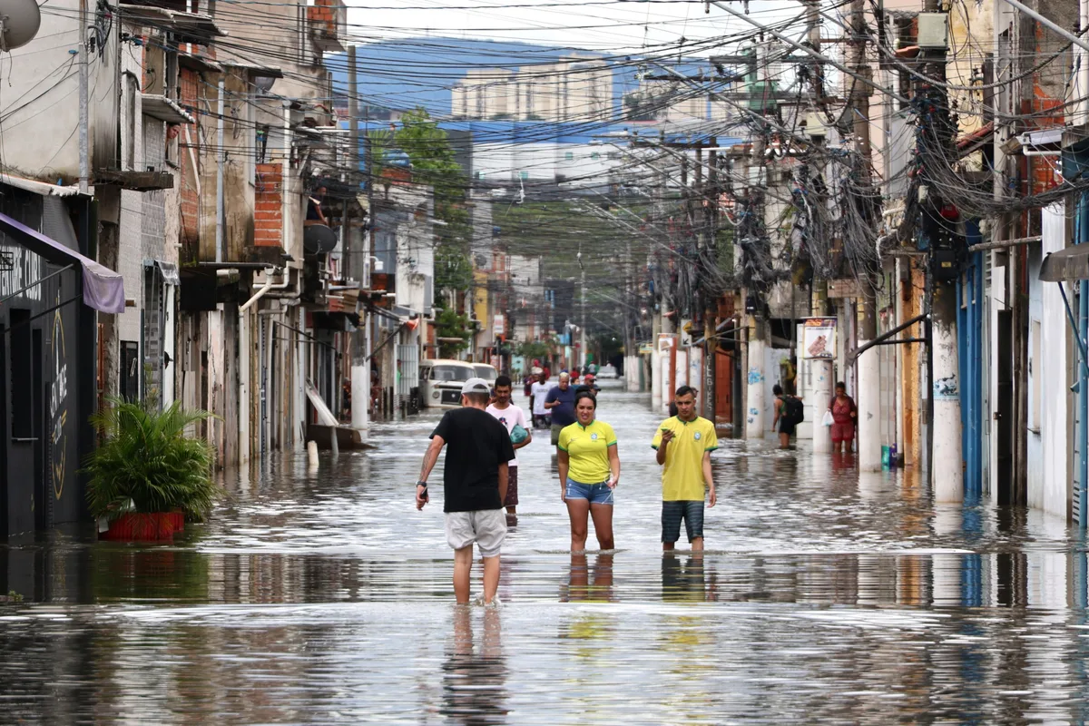 São Paulo terá domingo chuvoso e frio após temporal causar alagamentos e deixar desaparecidos