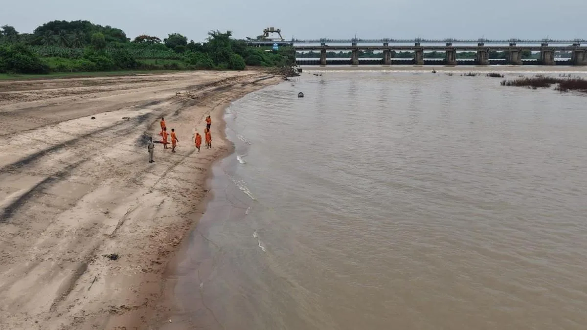 Engineer’s wife, daughter remain missing, 3 days after suicide bid