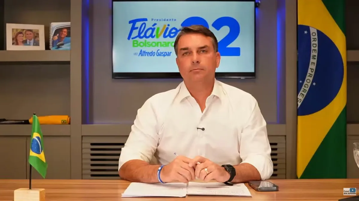 Flávio Bolsonaro diz que vai se encontrar com ministro de Bukele no domingo
