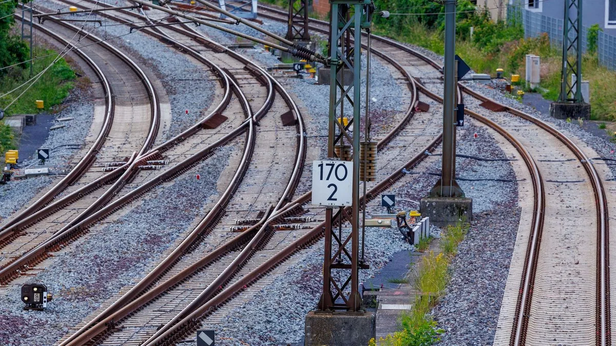 Am Wochenende: Bahnstrecke Berlin-Hamburg erneut für Restarbeiten gesperrt