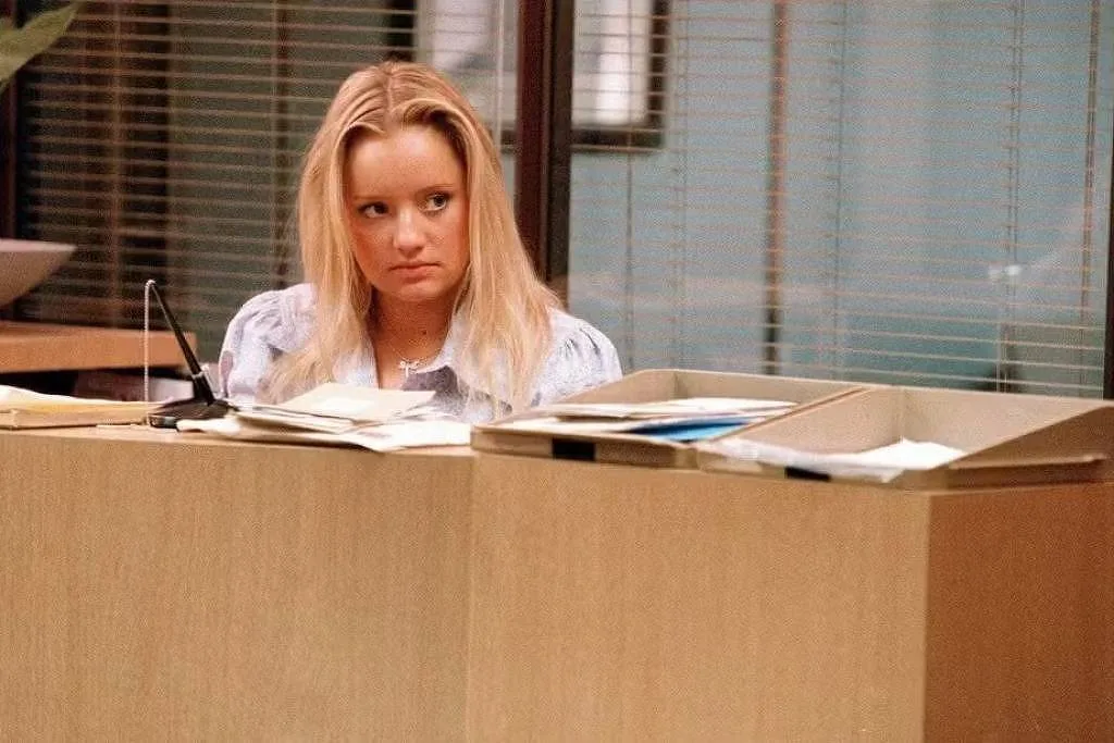 Atriz de 'The Office' brit�nico revela diagn�stico de c�ncer incur�vel