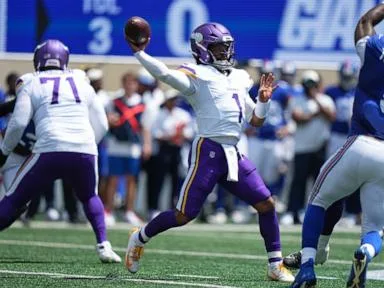 Murray debuts as Minnesota's starting QB and Dart throws for a TD as Vikings beat Giants 13-10