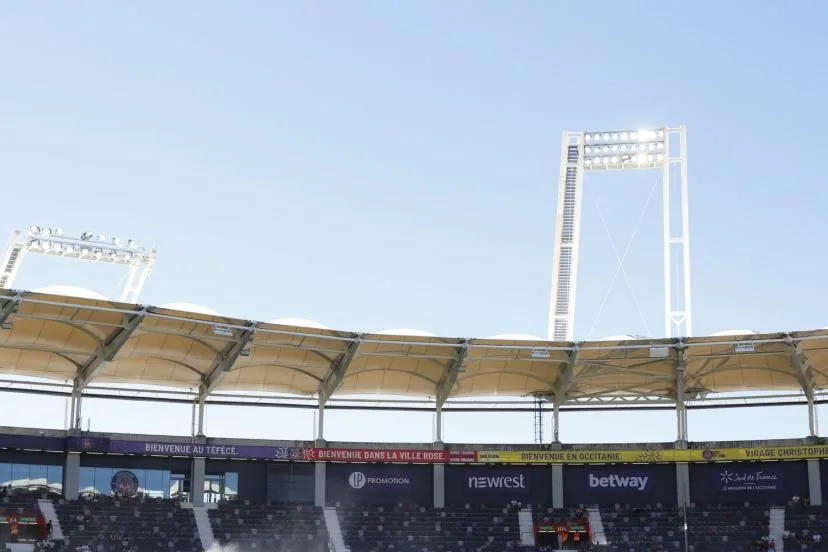 Pourquoi Toulouse a pu changer sa pelouse à temps et pas le PSG