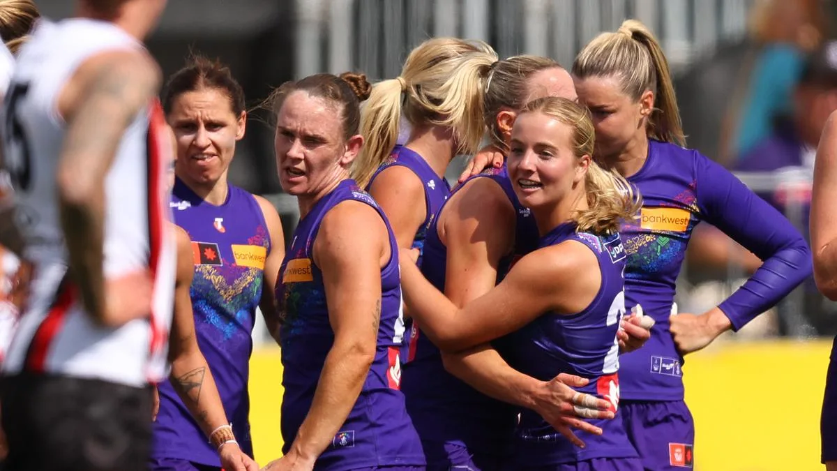 Fremantle Dockers survive huge scare from St Kilda to return to AFLW’s top eight with 11-point win
