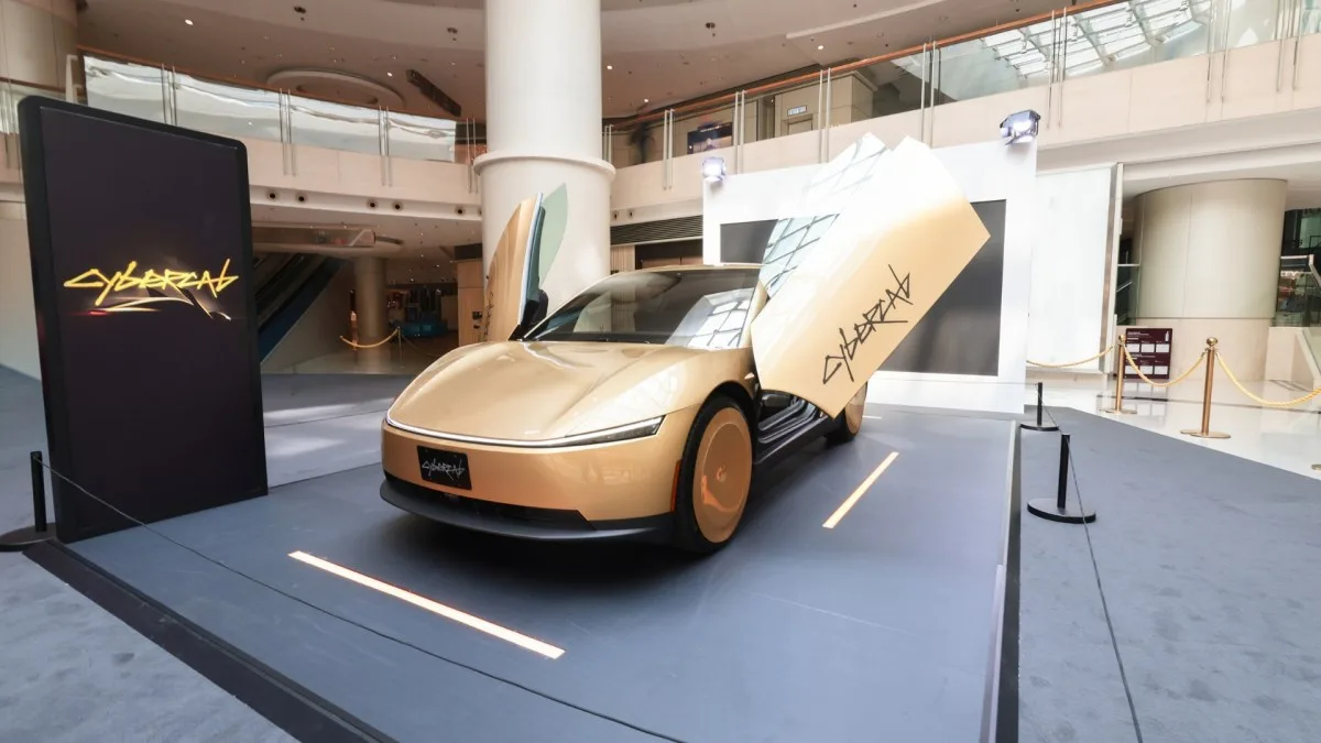 Tesla expose le Cybercab au pays des robotaxis, mais ne peut pas le faire rouler