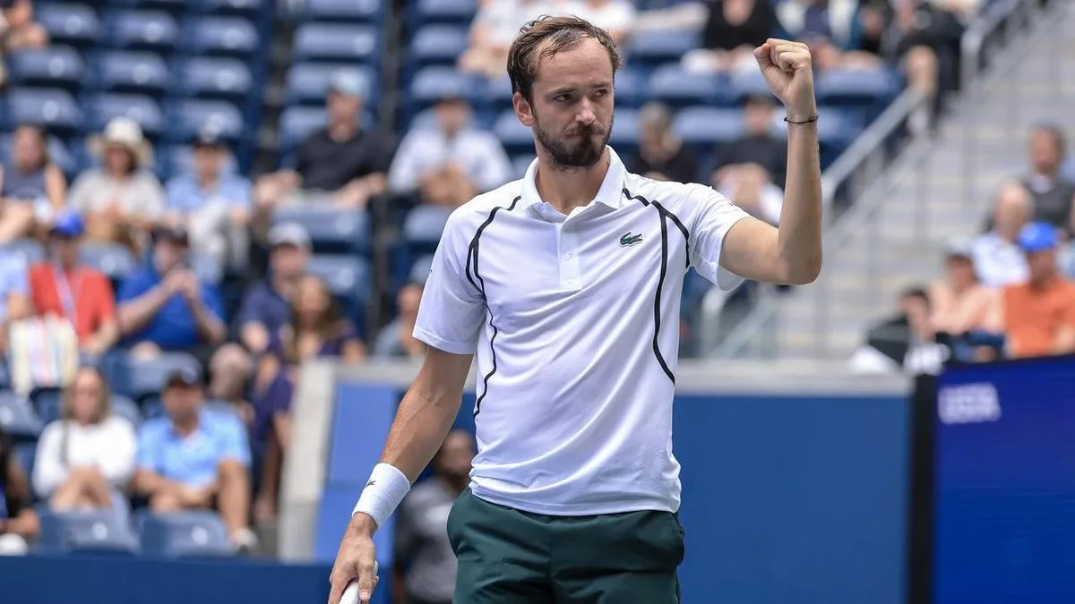 Medvedev flies past Gorzny to reach third round in NY