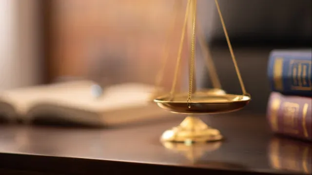 Magistrado defende IA para enfrentar falta de pessoal nos tribunais