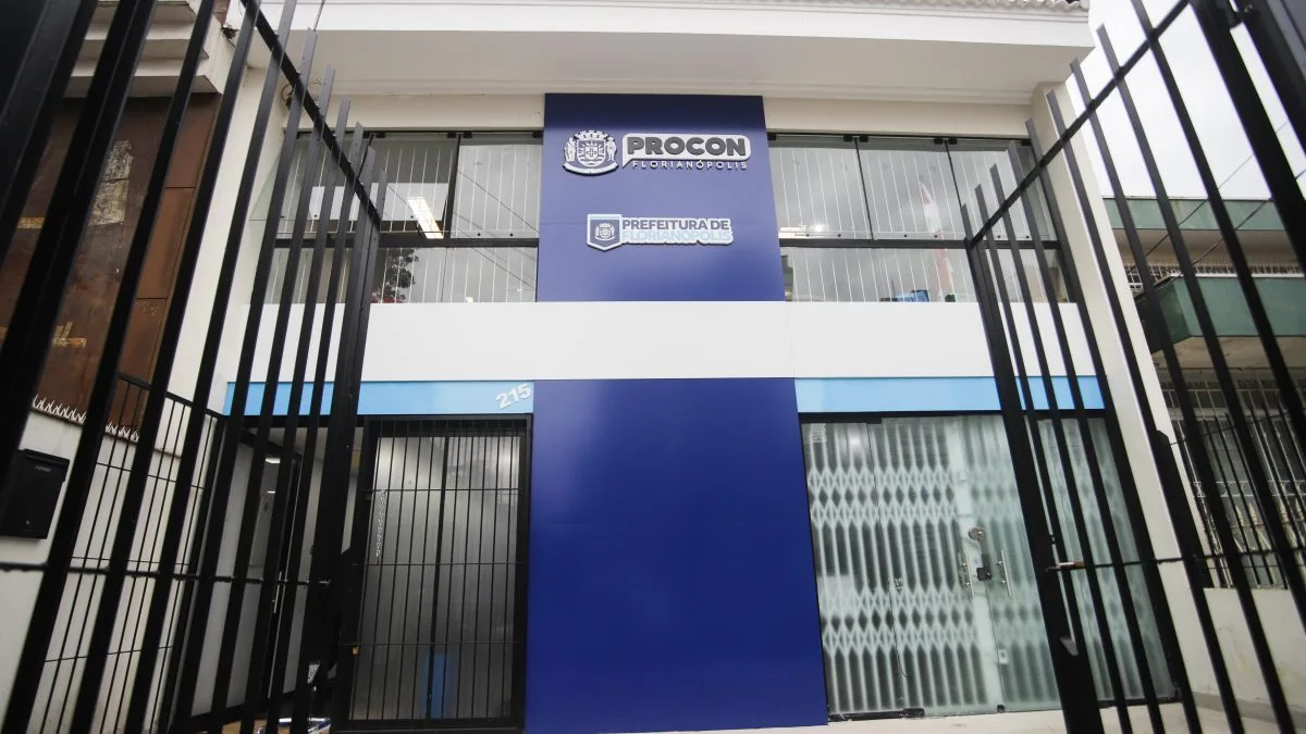Procon dá 10 dias para planos de saúde corrigirem falhas e garantirem atendimento 24h em Florianópolis