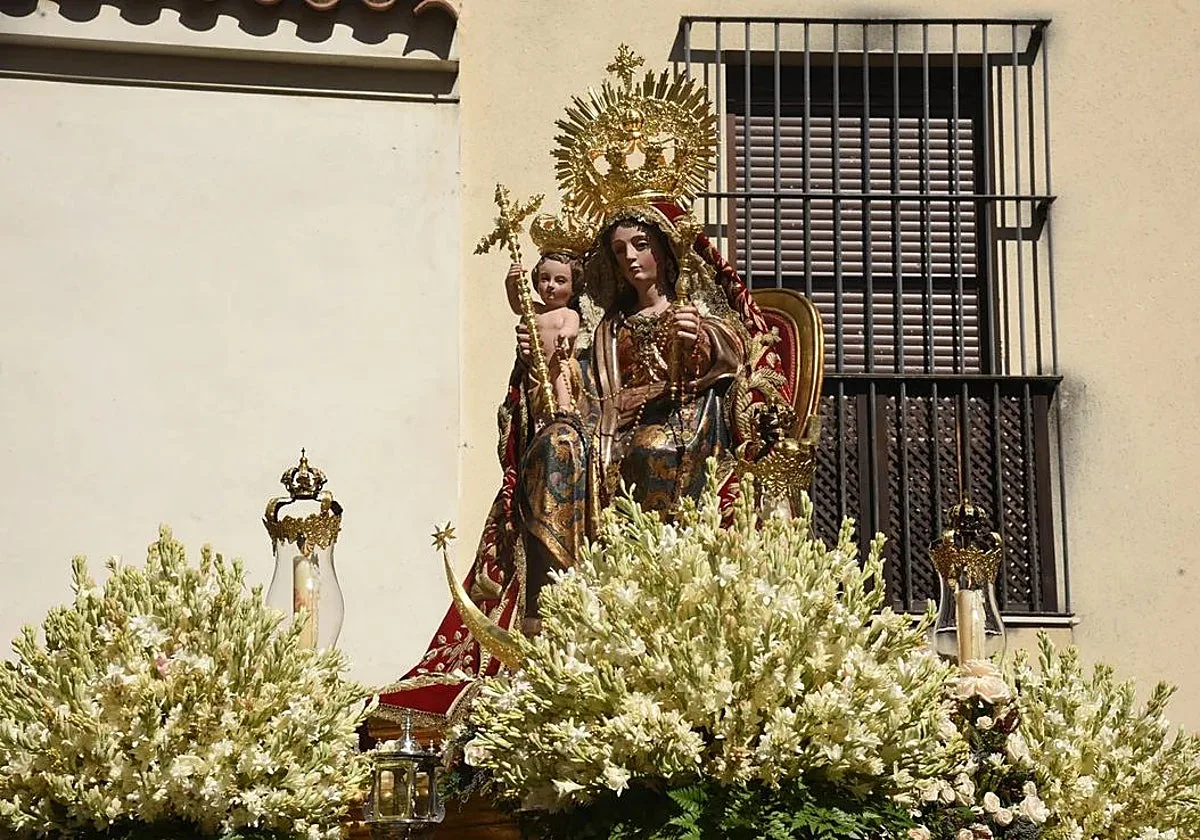 Sevilla celebra el Día de la Hispanidad con sus tres procesiones de gloria