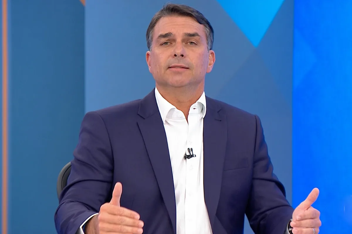Flávio diz que Lula cometeu “descortesia” com Renata Vasconcellos no JN