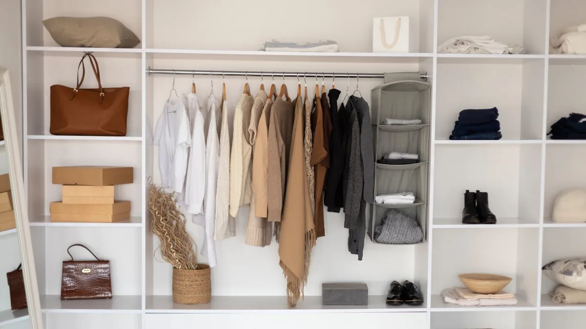 Feng Shui y la compra de ropa usada: qué recomiendan los expertos sobre su capacidad de transmitir y retener energía