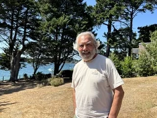 « Mon travail est utile »: dans le golfe du Morbihan, un homme de 82 ans met en place une carte interactive de cette île