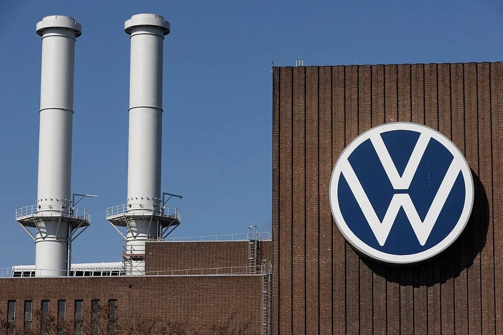 Volkswagen multada em 1,2 milhões de euros por violar regulamentos de mercado