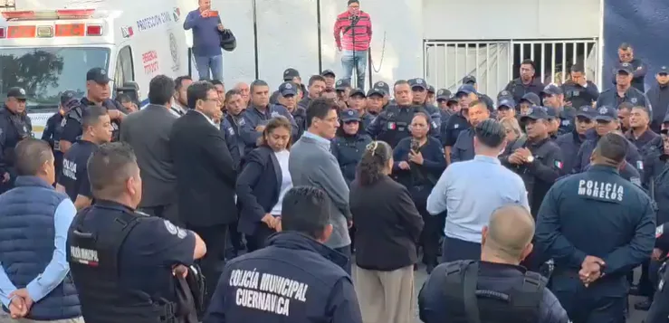 Policías en Cuernavaca protestan y exigen aumento salarial, en Morelos