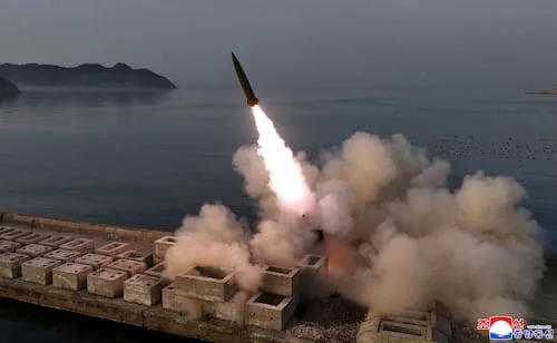 Corea del Norte lanza proyectil al mar; hace 5 días EU, Japón y Seúl terminaron su ejercicio militar