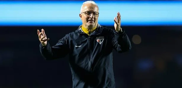 Dorival elogia Dhjordney, mas diz que não tem segurança para lançar jovens